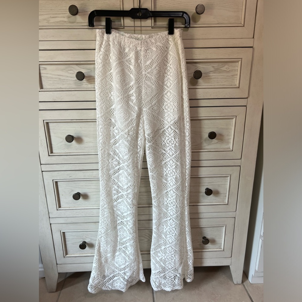 BEAUTIFUL WOMEN HOT PANTS CROCHET PATTERN